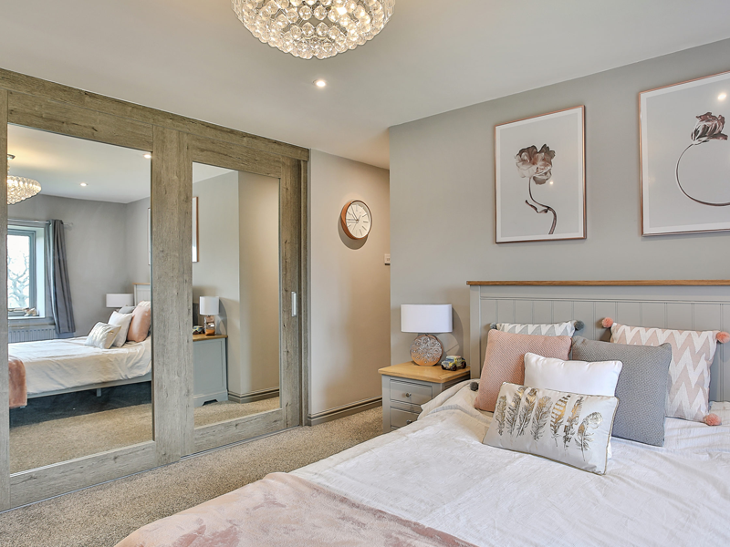 Benefits of Bespoke Bedroom Furniture Over Mass-Produced Options 